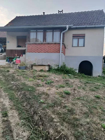 Petlovo Brdo 15 | 4zida.rs