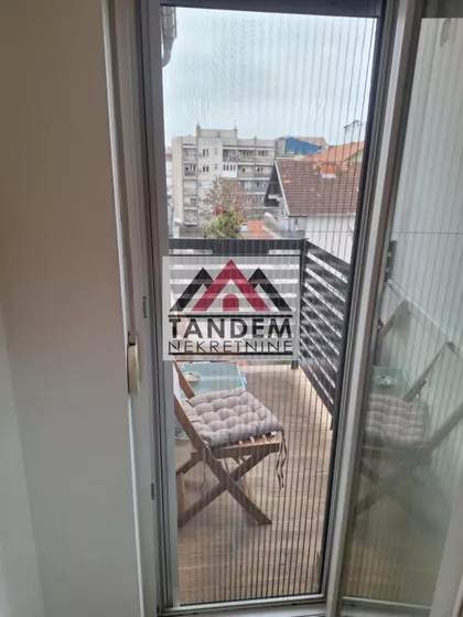 Crveni Pevac | 4zida.rs