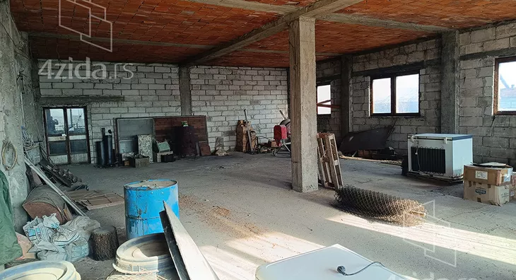 Poslovna zgrada | 4zida