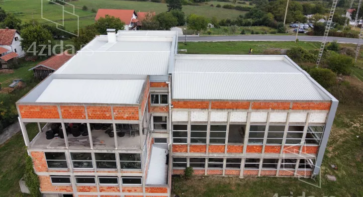 Poslovna zgrada | 4zida