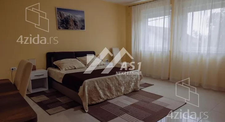 Četvoroiposoban stan | 4zida