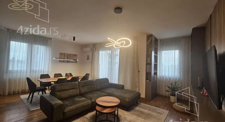 Četvoroiposoban stan | 4zida