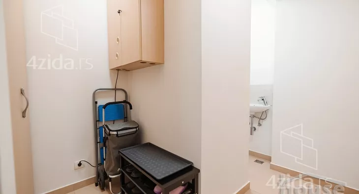 Šestosoban stan | 4zida