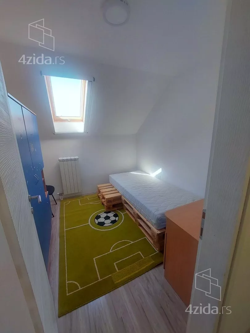 Četvoroiposoban stan | 4zida