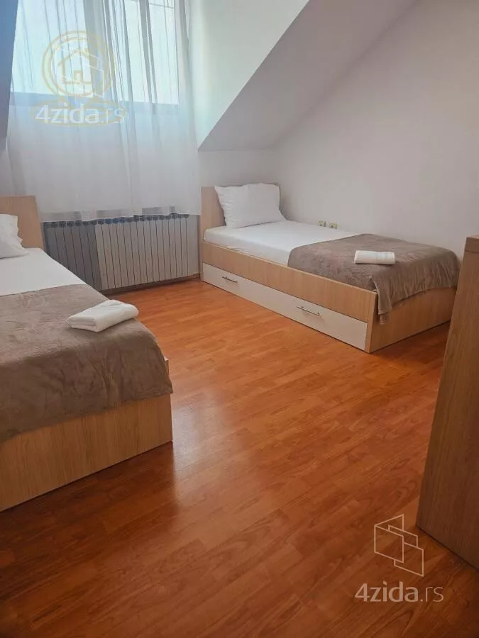 Petosoban stan | 4zida