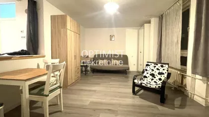 Jovana Stojisavljevića | 4zida.rs