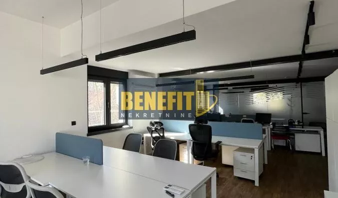 Poslovna zgrada | 4zida