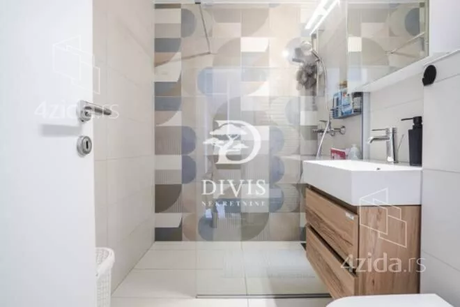 Četvoroiposoban stan | 4zida