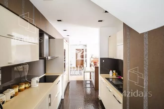 Petosoban stan | 4zida