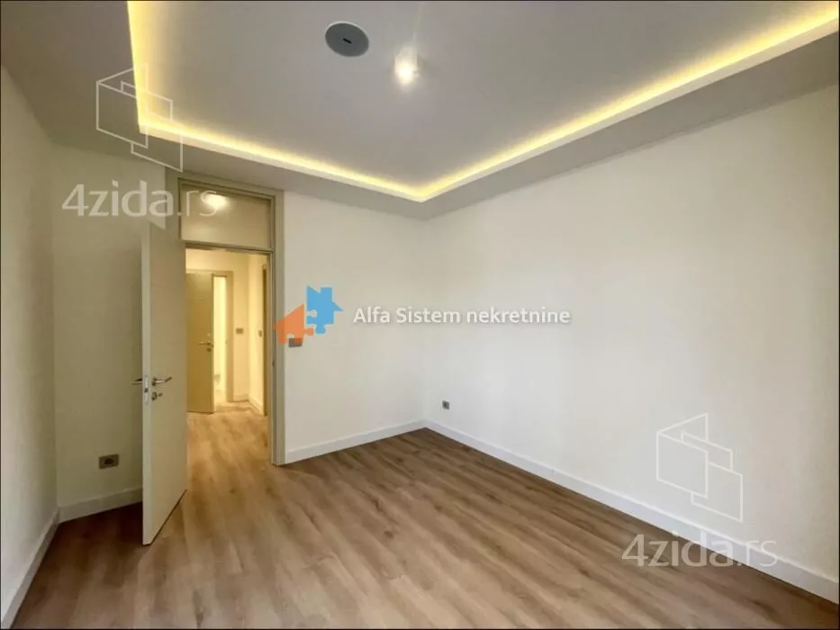 Poslovna zgrada | 4zida