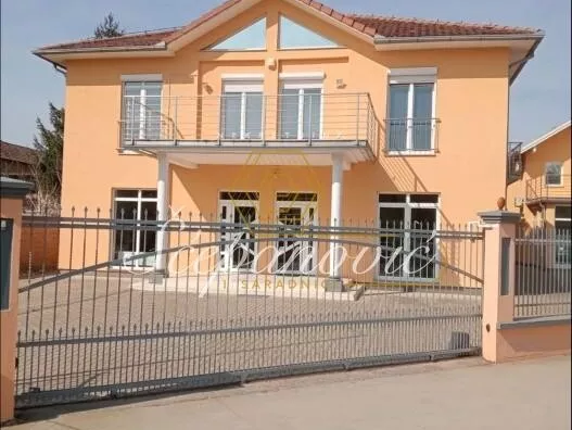 Poslovna zgrada | 4zida