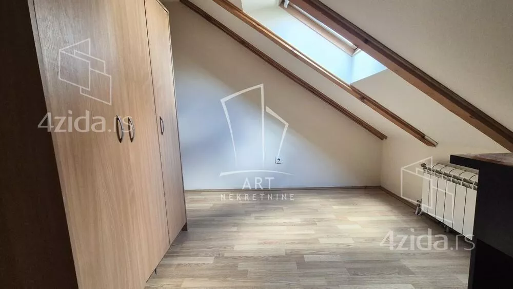 Četvoroiposoban stan | 4zida