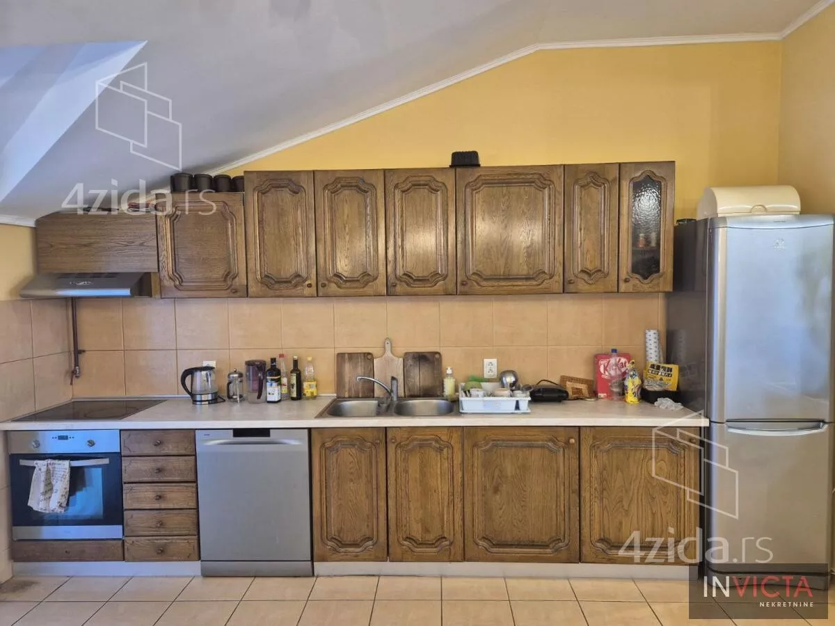 Petosoban stan | 4zida