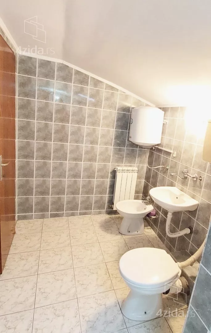 Petoiposoban stan | 4zida