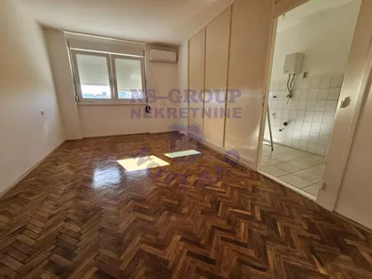Квартира на продажу · 43 m² · Cara Dušana, Adamovićevo Naselje, Gradske lokacije, Novi Sad