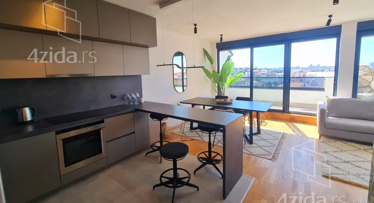 Šestosoban stan | 4zida