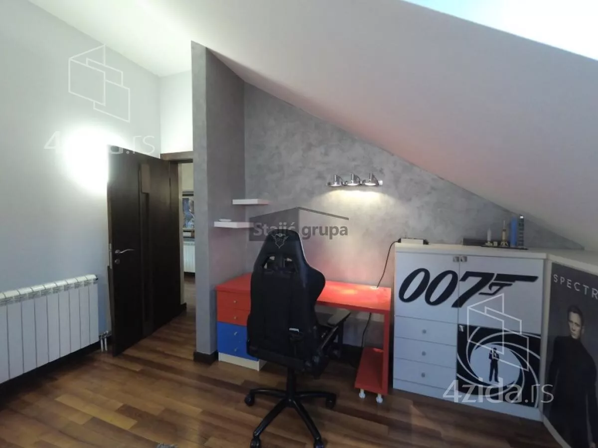 Četvoroiposoban stan | 4zida