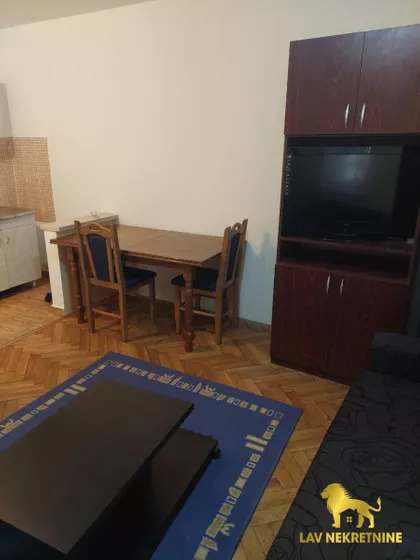 DEVET JUGOVIĆA | 4zida.rs