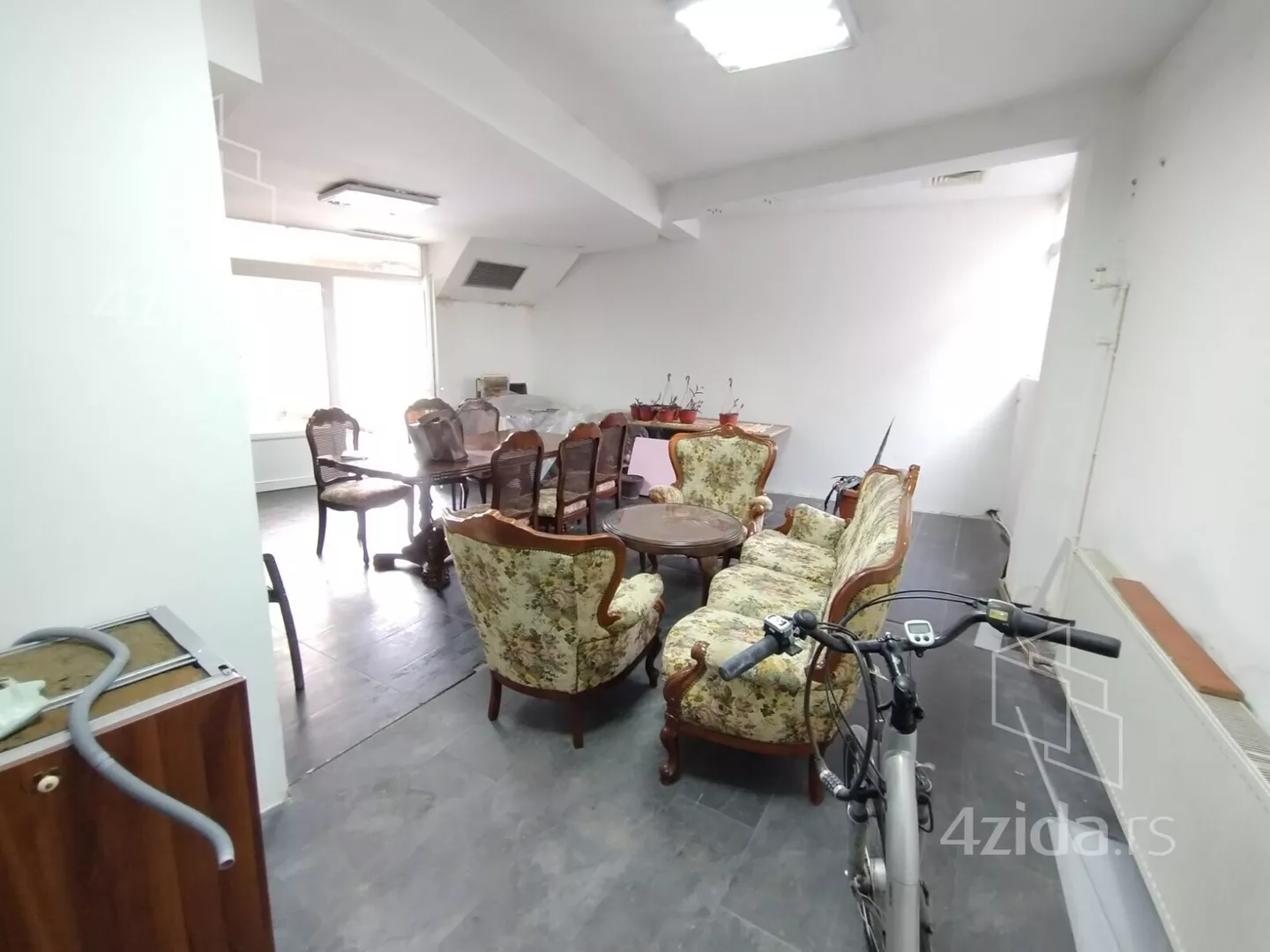 Poslovni prostor | 4zida