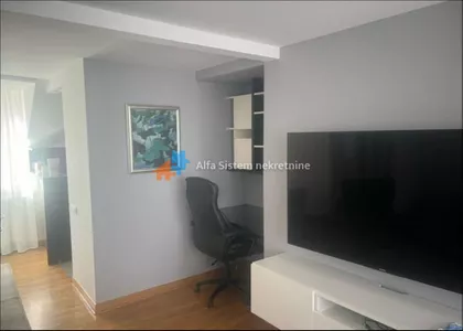 Vukov Spomenik | 4zida.rs