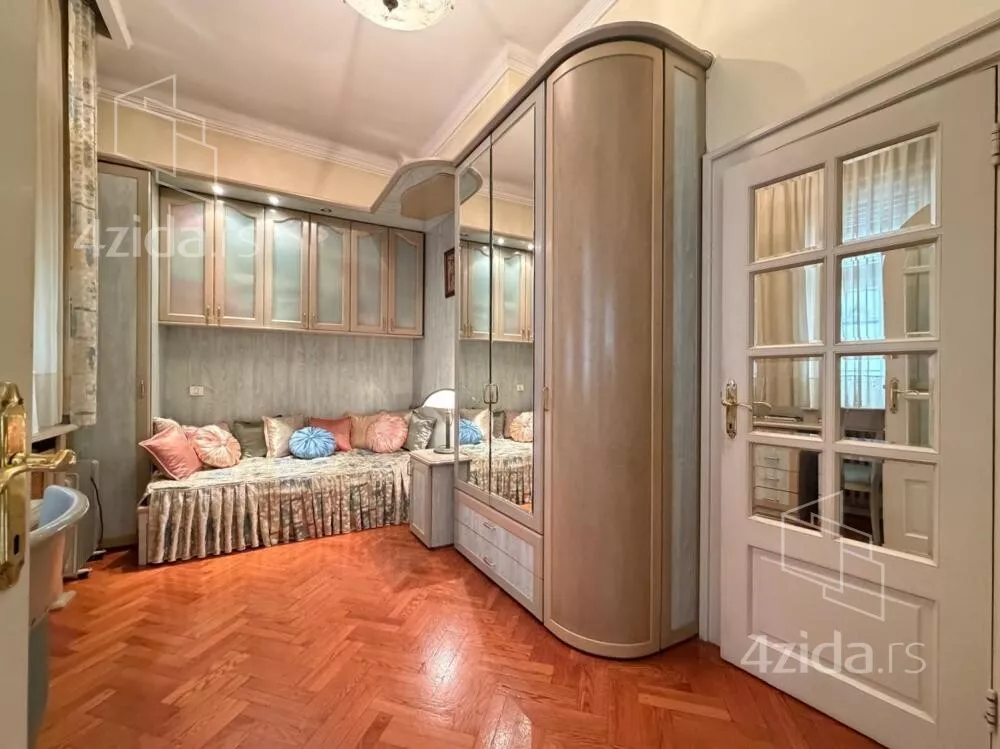 Petoiposoban stan | 4zida