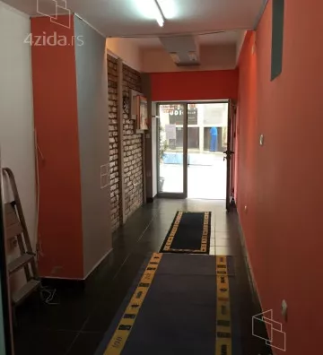Lokal | 4zida