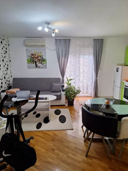 Trg Kosturnica | 4zida.rs
