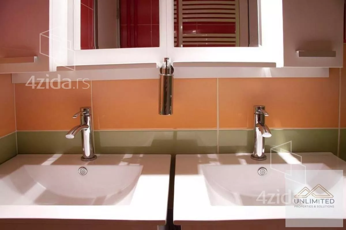 Četvoroiposoban stan | 4zida