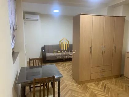 Petra Drapšina | 4zida.rs