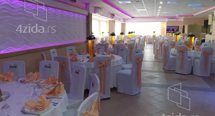 Poslovna zgrada | 4zida