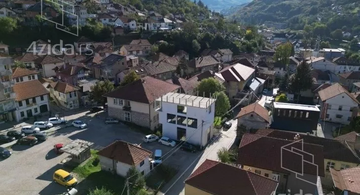 Lokal | 4zida