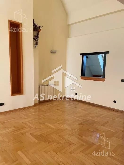 Šestosoban stan | 4zida