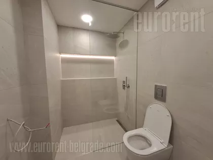 CRVENI KRST | 4zida.rs