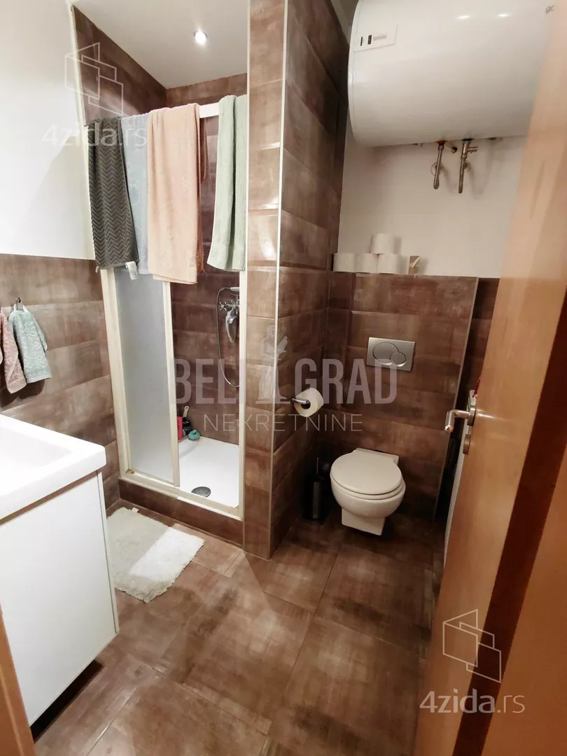 Četvoroiposoban stan | 4zida