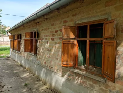 Samoš | 4zida.rs