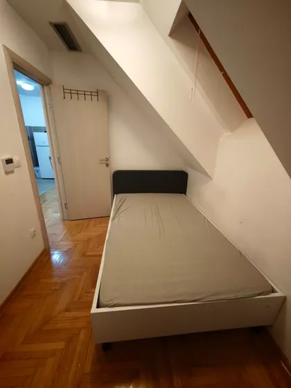 Crvene Zastave | 4zida.rs
