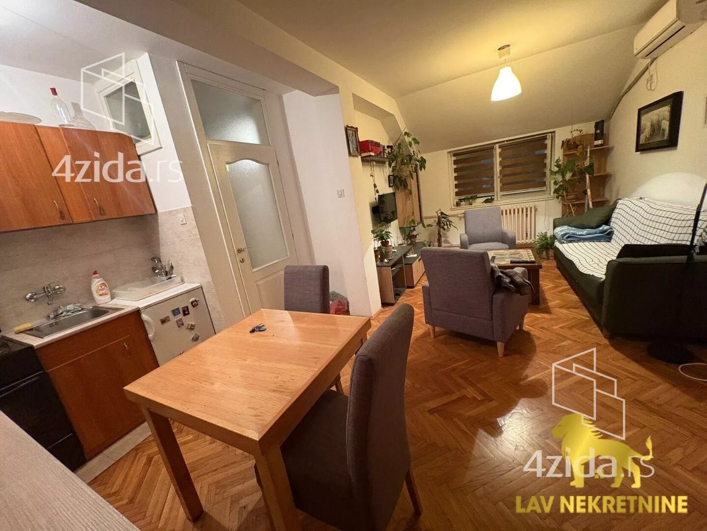 Troiposoban stan | 4zida