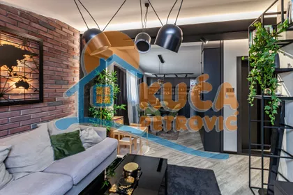 Ivana Milutinovića | 4zida.rs