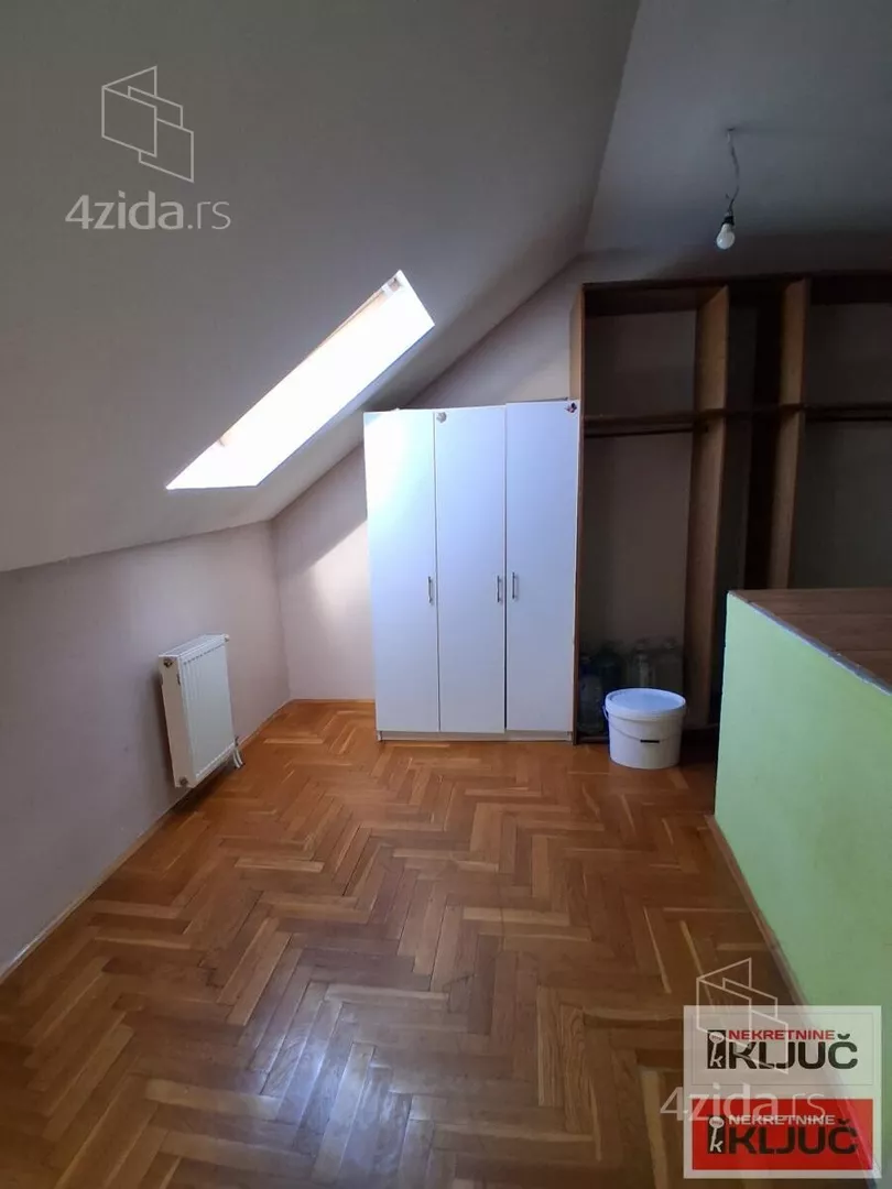 Četvoroiposoban stan | 4zida