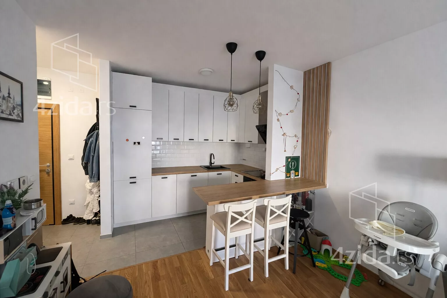 Dvoiposoban stan | 4zida