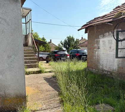 Put Za Nestroviće Erčani | 4zida.rs