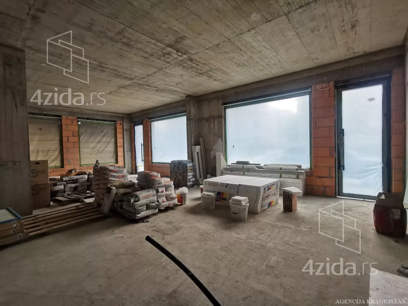 Poslovni prostor | 4zida