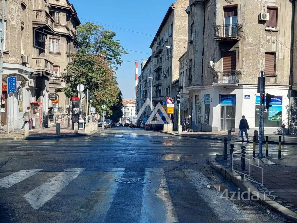 Četvoroiposoban stan | 4zida