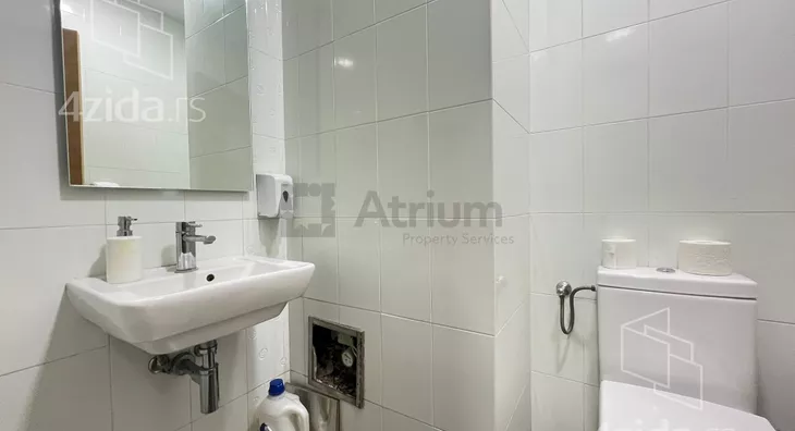 Poslovna zgrada | 4zida