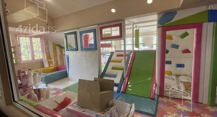 Poslovni prostor | 4zida