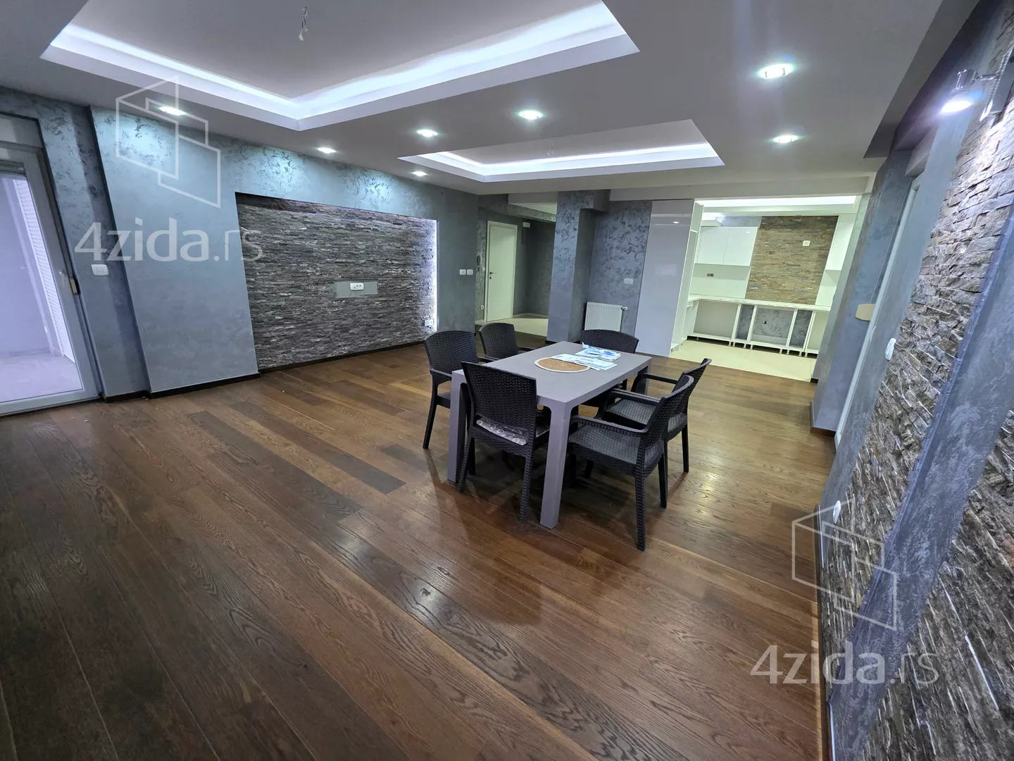 Četvoroiposoban stan | 4zida