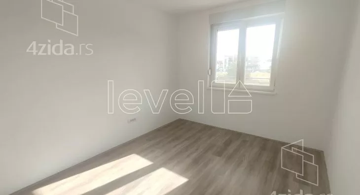 Šestosoban stan | 4zida