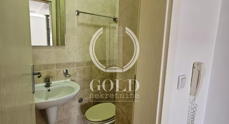 Šestosoban stan | 4zida