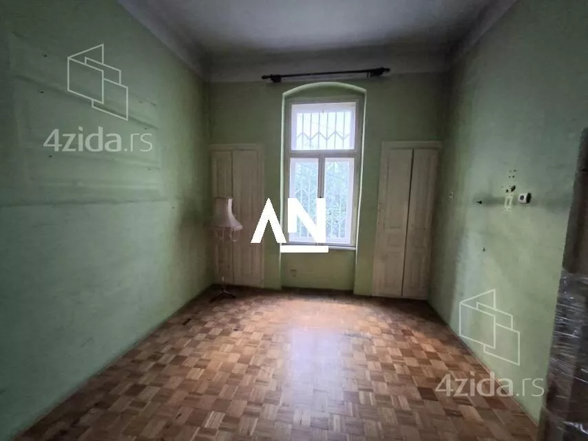 Šestoiposoban stan | 4zida