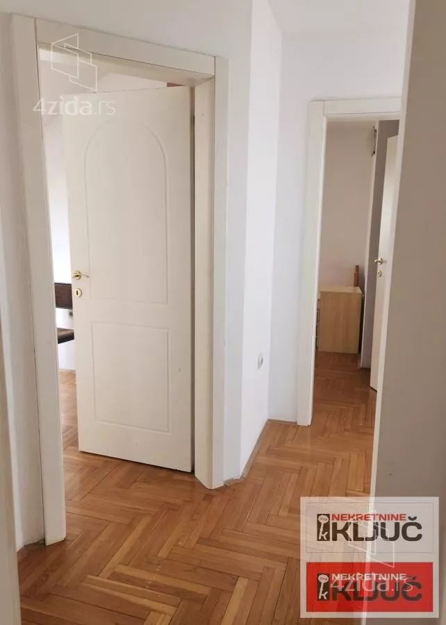 Četvoroiposoban stan | 4zida